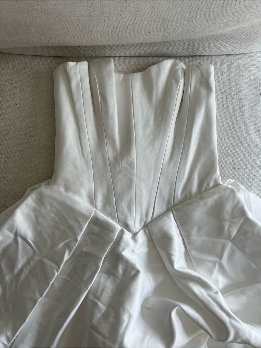 House of Cb NOELE
White Satin Strapless Bow Mini Gown - Picture 6 of 12